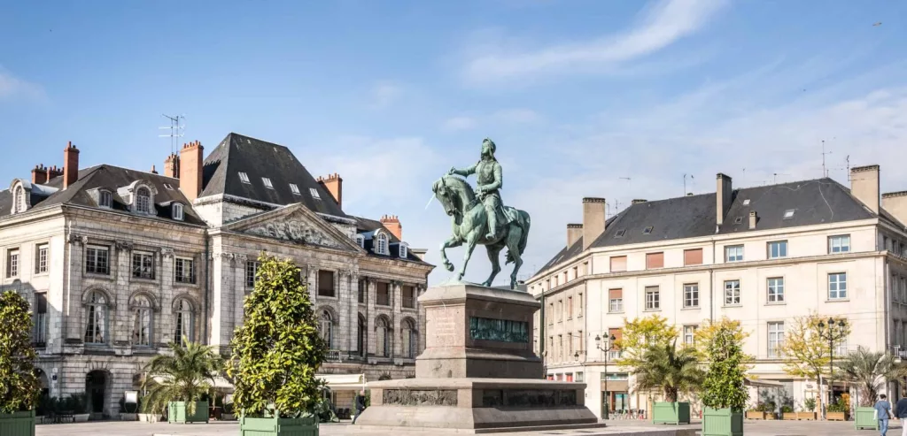 🎉 Les meilleures idées pour vos soirées à Orléans (et comment ne jamais manquer de glaçons)